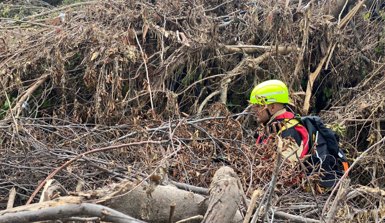 Mise týmu českých hasičů v Texasu končí. V ČR přistanou ve středu ráno