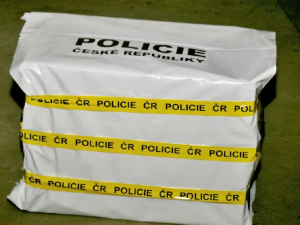 Policejní TOXI tým dopadl gang výrobců obřího množství pervitinu. Doma měli statisíce korun