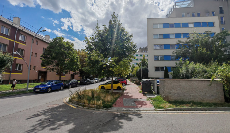 Ulice v rezidenční zóně poblíž Globusu v Olomouci se změní v jednosměrky. Kvůli parkování i škole