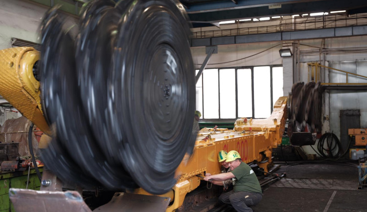 OKD za pět milionů korun opravilo poslední dobývací kombajn.