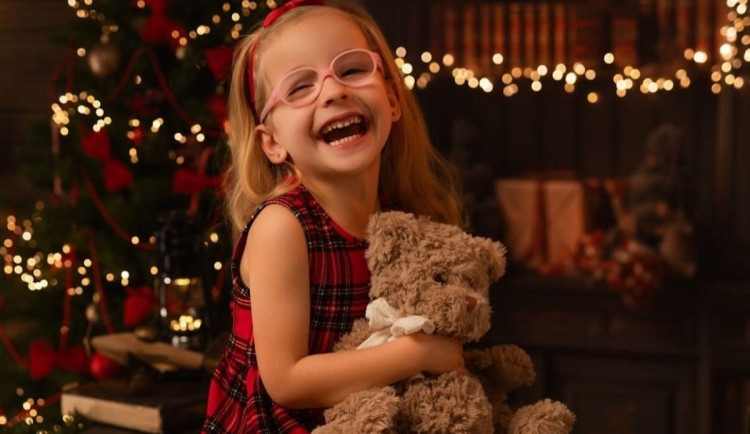 Emička trpí dětskou mozkovou obrnou. Policista pro ni uspořádal sbírku