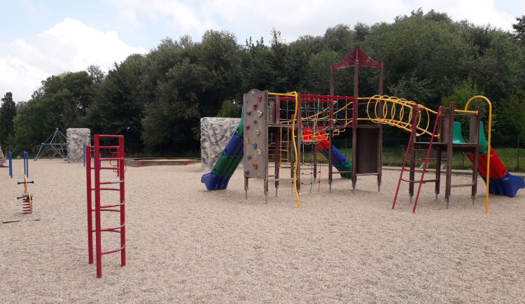 Noční můra všech rodičů. Při vycházce jihlavské školky se ztratily tři děti