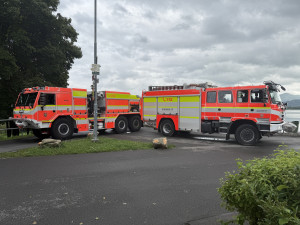 VIDEO: Hasiči spolu s potápěči lovili auto z vodní nádrže, řidička ho nezabrzdila