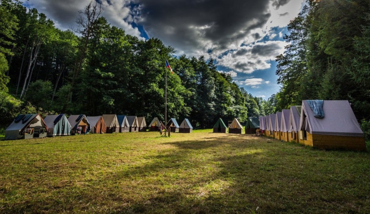 Hygienici zkontrolovali téměř stovku táborů. Problémem jsou i shrnutá prostěradla