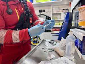 Chlapce při fotbalovém tréninku v Opavě zasáhl blesk. Je ve vážném stavu v nemocnici