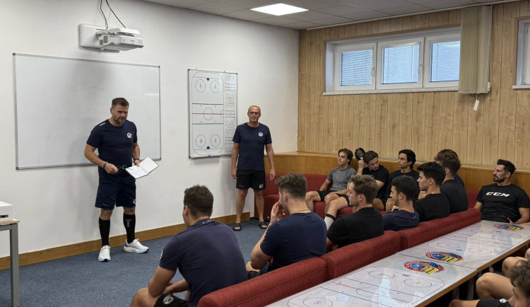 Hokejisté Vítkovic zahájili pod vedením kouče Varadi přípravu na ledě