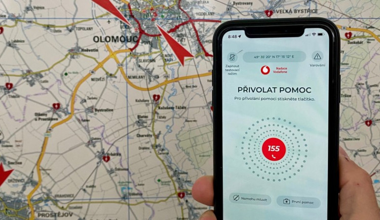 Nemohl mluvit, přesto si přivolal pomoc. Aplikace Záchranka zachraňuje životy