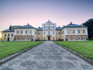 Turisté míří do Dolních Vítkovic i na zámky. Památky hlásí silnou sezonu