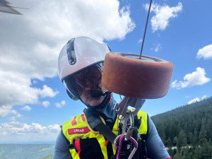 Píchnutí včelou, nehoda motorky i zraněný turista. Letečtí záchranáři měli napilno