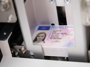 Řidičák bez nutnosti návštěvy úřadu. Nově si ho vyzvednete i ve výdejním boxu