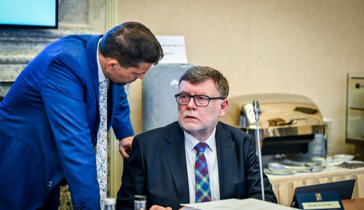 Česko zlepšuje rozpočtové saldo, příjmy rostou díky daním z příjmů a DPH