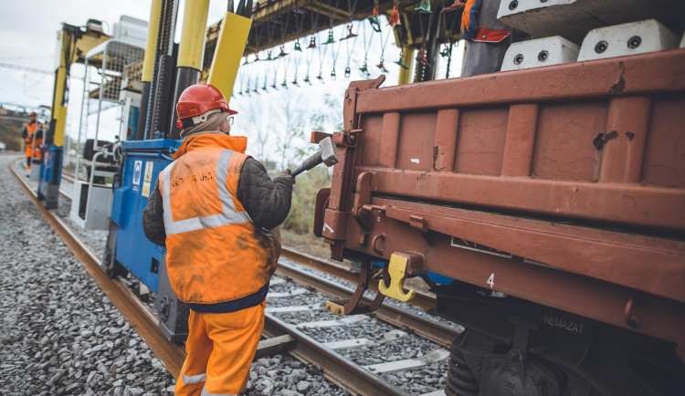 MPSV zpřísňuje kontroly nelegální práce, změny vstoupí v platnost od října