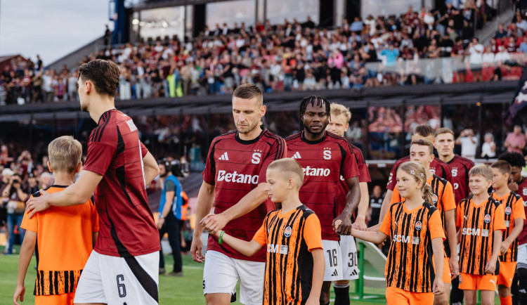 Deset dní ve Spartě. Ukrajinské děti trénovaly na letním fotbalovém táboře