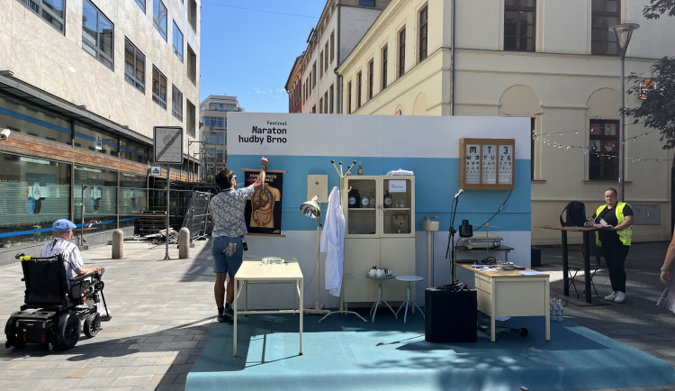 Koncert v ordinaci, na záchodě nebo ve srubu. Hudební festival proměnil Brno v jednu velkou scénu