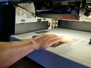 VIDEO: Dva cizinci se bez obav prokazovali falešnými doklady. Byli vyhoštěni