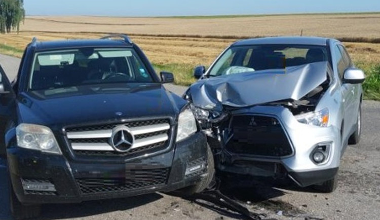U Luk nad Jihlavou se srazily dvě řidičky, škoda je tři sta tisíc