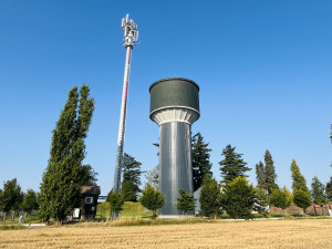 Věžový vodojem v Opavě po kompletní opravě září do dálky novotou