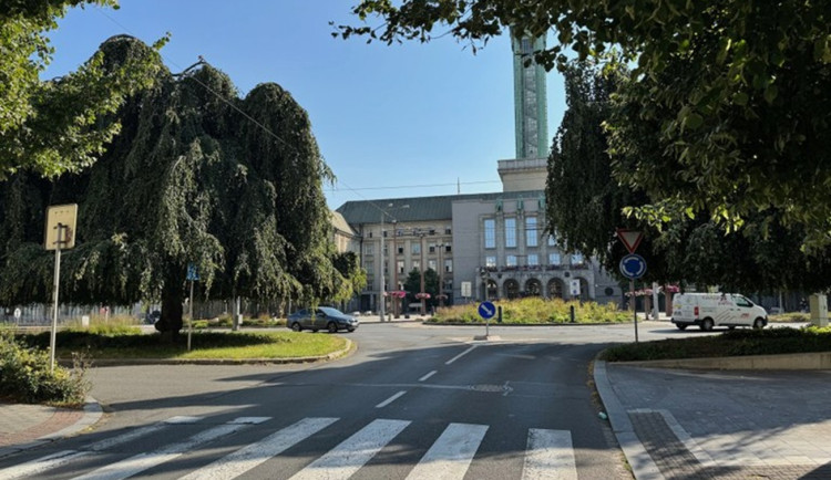 Kruhový objezd před Novou radnicí. Foto: Se svolením MMO/OKAS