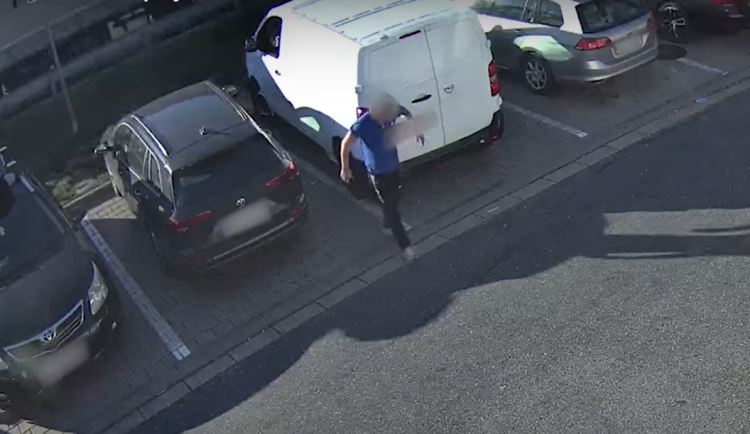 VIDEO: Cizinec se dvěma a půl promile narazil. U Olomouce řídil opět opilý a skončil ve vazbě