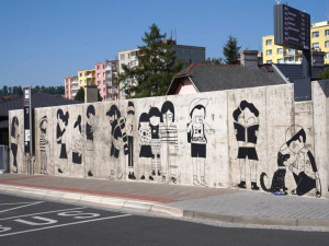 Bruntál je o něco veselejší, mural art zdobí autobusovou zastávku i fasádu domu