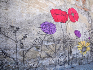 Bruntál je o něco veselejší, mural art zdobí autobusovou zastávku i fasádu domu