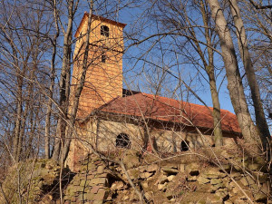 Dobrovolníci završí záchranu kostela svatého Jiří v zaniklé obci na Bruntálsku