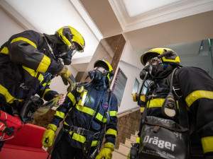 VIDEO: Hasiči prověřili své schopnosti při taktickém cvičení v Domě kultury Akord