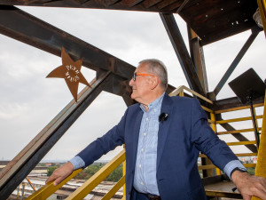 Na schodišti slávy v Ostravě přibyla hvězda hudebního skladatele Petra Kotíka