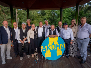 Taneční orchestr s průměrným věkem 80 let se dočkal zápisu do České knihy rekordů