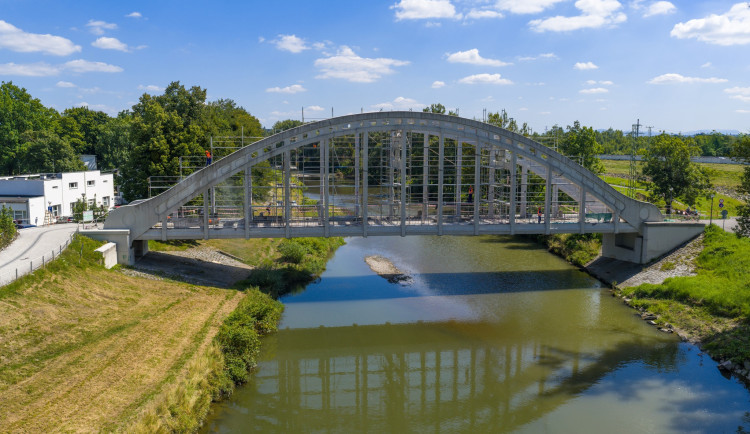 Most patří k nejvýraznějším symbolům Karviné