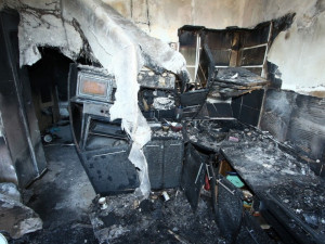 Panelový dům začal hořet kvůli varně na pervitin. Policie obvinila pět osob