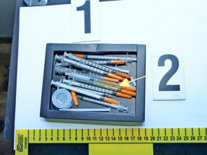 Panelový dům začal hořet kvůli varně na pervitin. Policie obvinila pět osob