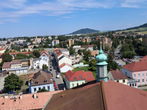 Věž farního kostela se proměnila ve vyhlídkové místo, otevře se na městské slavnosti