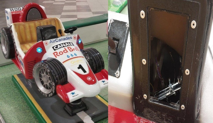 Z dětské houpací formule v nákupním centru si pachatel udělal bankomat