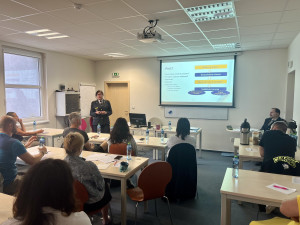 Učitelé do lavic. Hasiči školili 51 pedagogů o rizikových situacích