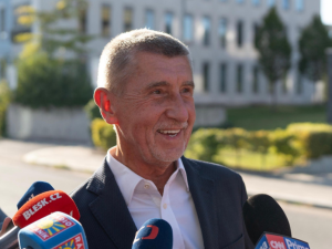 Babiše udeřil občan na mítinku kovovým předmětem do hlavy, byl v nemocnici