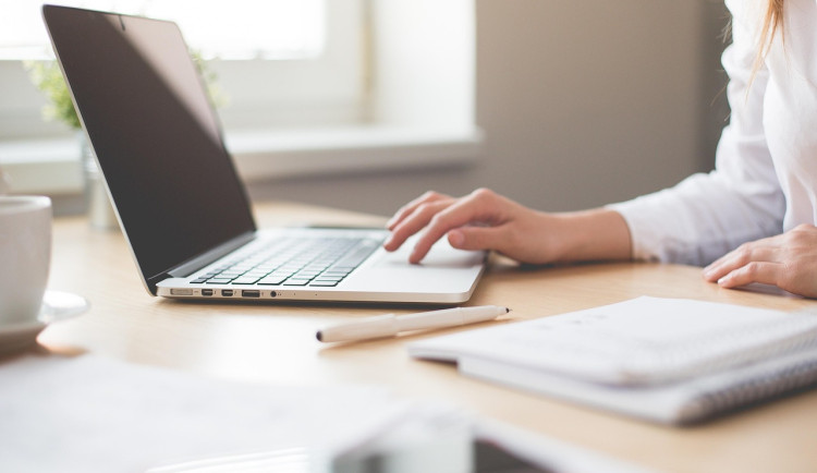 Konec frontám na úřadech práce, nezaměstnaní v Královéhradeckém kraji se registrují na pár kliků