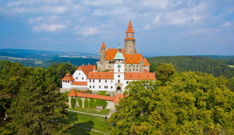 Vydařené léto hlásí hrady, zoo i termály. V Olomouckém kraji vzrostla návštěvnost výletních míst