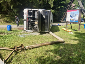Ve Starých Hamrech havaroval autobus se studenty, jsou hlášeni zranění