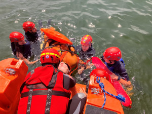 Kraj podpoří vodní záchranáře Červeného kříže, kteří zasahují u úrazů i při povodních