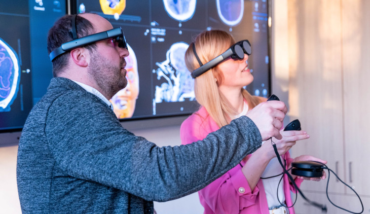 Chirurgie s pomocí AI? Ostrava otevírá první katedru umělé inteligence v Česku