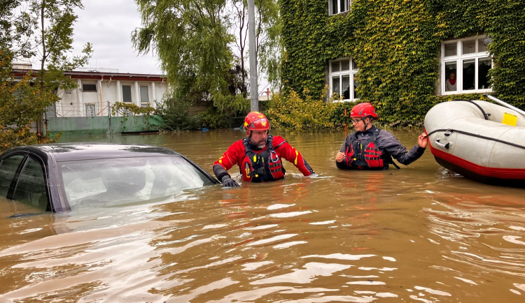 Kraj podpoří vodní záchranáře Červeného kříže, kteří zasahují u úrazů i při povodních