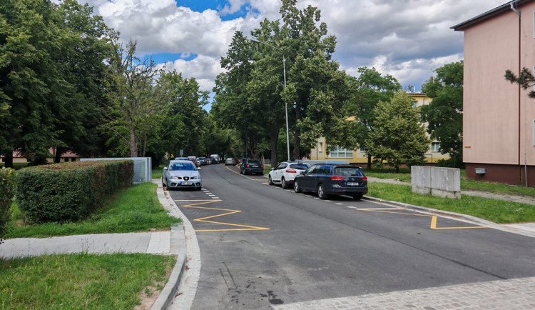 Jednosměrky v Neředíně se odkládají. Lidé z olomoucké čtvrti se bouřili proti změně