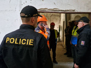 VIDEO: Policisté v minulém týdnu zkontrolovali 300 cizinců, padla i vyhoštění