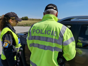 VIDEO: Policisté v minulém týdnu zkontrolovali 300 cizinců, padla i vyhoštění