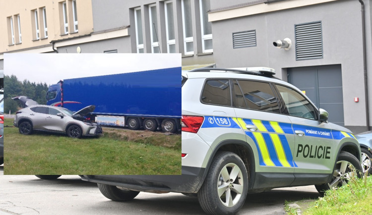 Řidička jela po dálnici moc rychle, u Kozlova nabourala do zaparkovaného kamionu