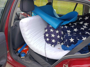 Řidič si ustlal na D48 a nadýchal 3,5 promile. V autě měl přitom malého syna