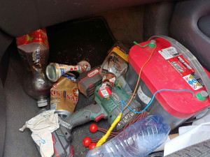 Řidič si ustlal na D48 a nadýchal 3,5 promile. V autě měl přitom malého syna