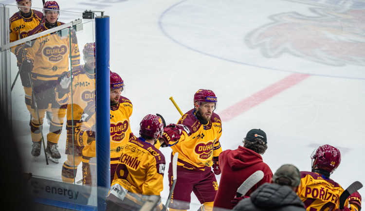Zlín nevyužil ani výhodu šest na tři, Dukla dnes poprvé v sezóně zvítězila