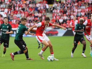 Slavia doma porazila Karvinou 3:1, branku vstřelil Rok Štorman